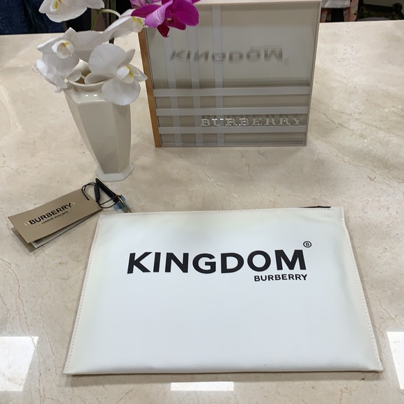 BURBERRY LONDON LARGE CHALK WHITE COTTON POUCH CLUTCH W/ KINGDOM CHECK LINING - Picture 3 of 16